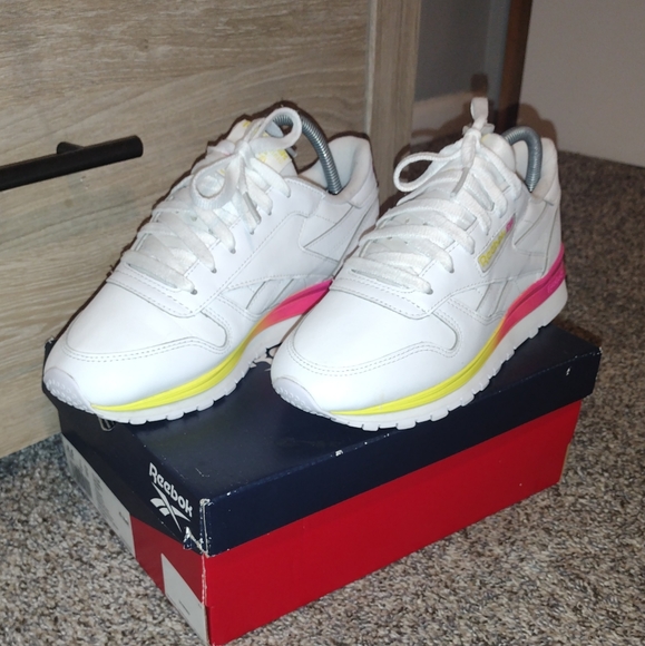 Reebok Shoes - WOMEN'S REEBOK CLASSIC HARMAN RUN S SNEAKERS